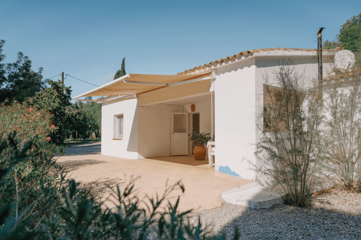 Casa Blanca exterior — 6-guest guest house at Masia Can Pares, 15 min from Sitges