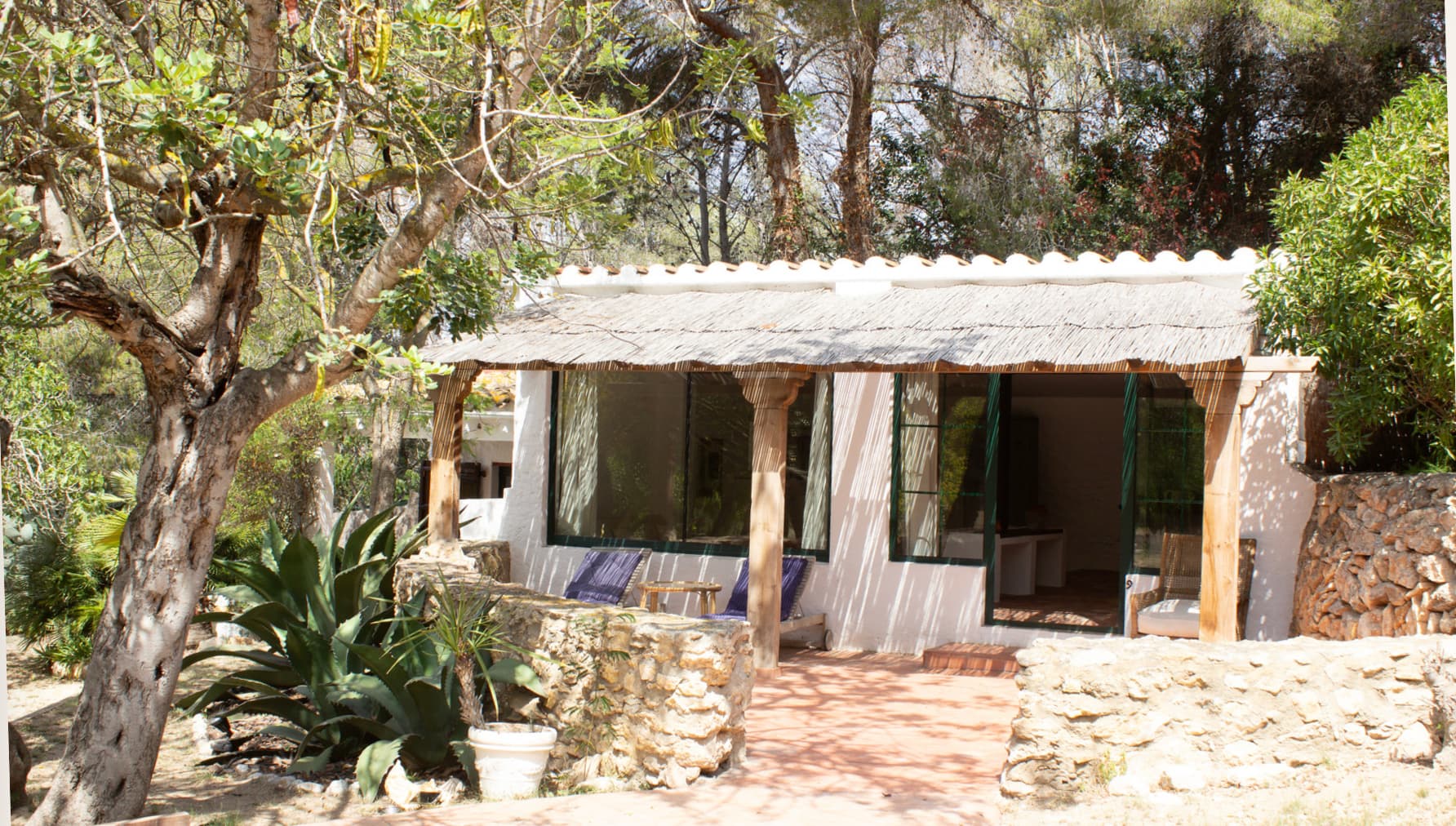 Casa Mediterrànea exterior, whitewashed Mediterranean facade