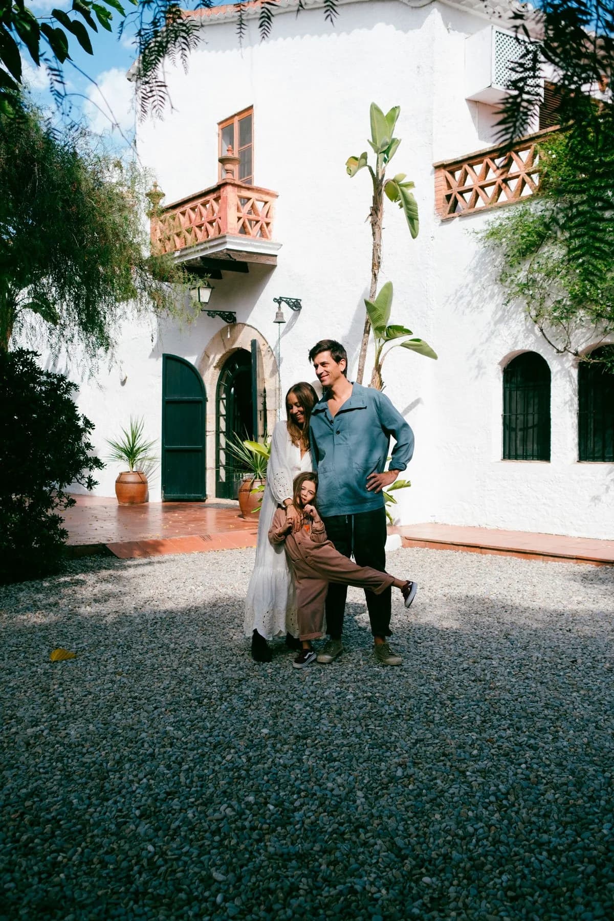 Martín, Caroline y Romy, sus anfitriones en Can Pares